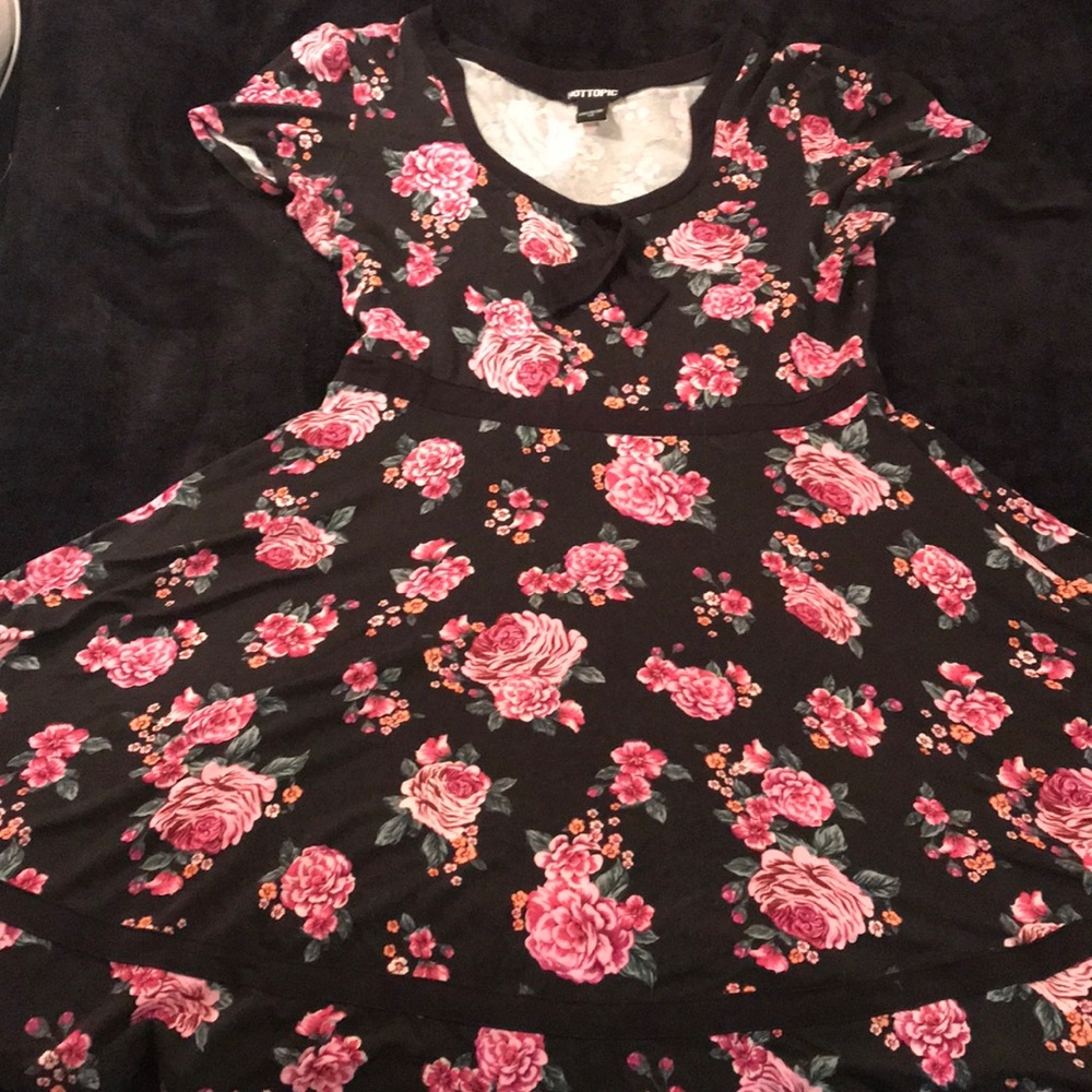Hot topic rose dress